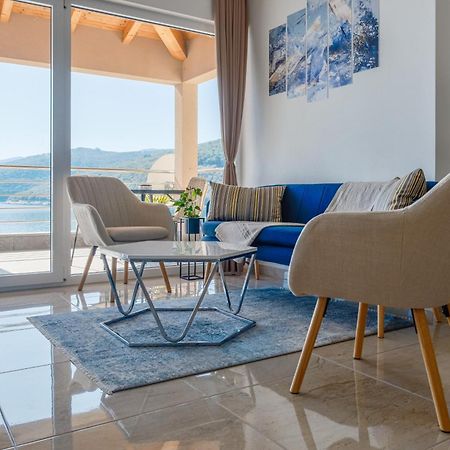 Seafront 2-Bedroom Apartment Nika - Rabac Exteriör bild