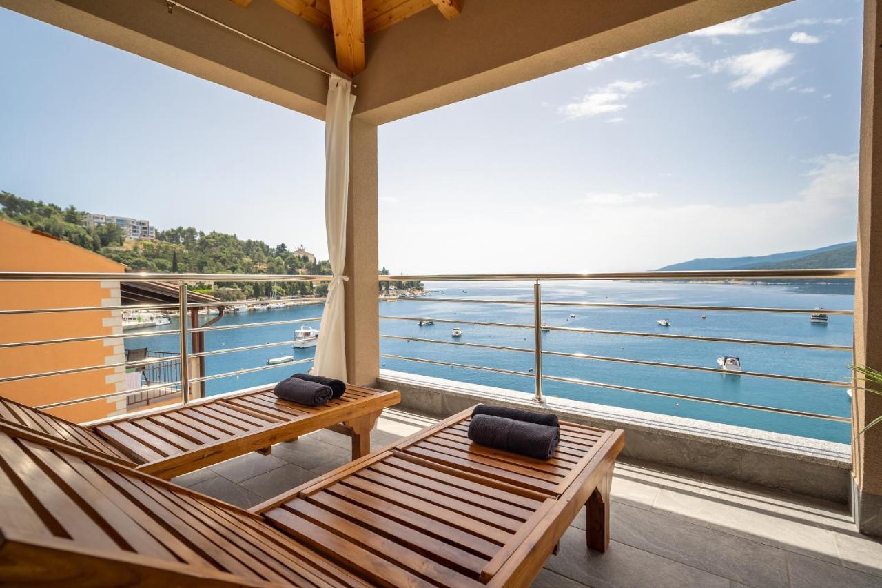 Seafront 2-Bedroom Apartment Nika - Rabac Exteriör bild