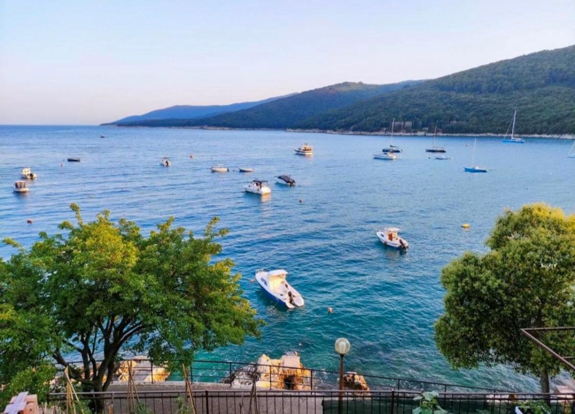 Seafront 2-Bedroom Apartment Nika - Rabac Exteriör bild
